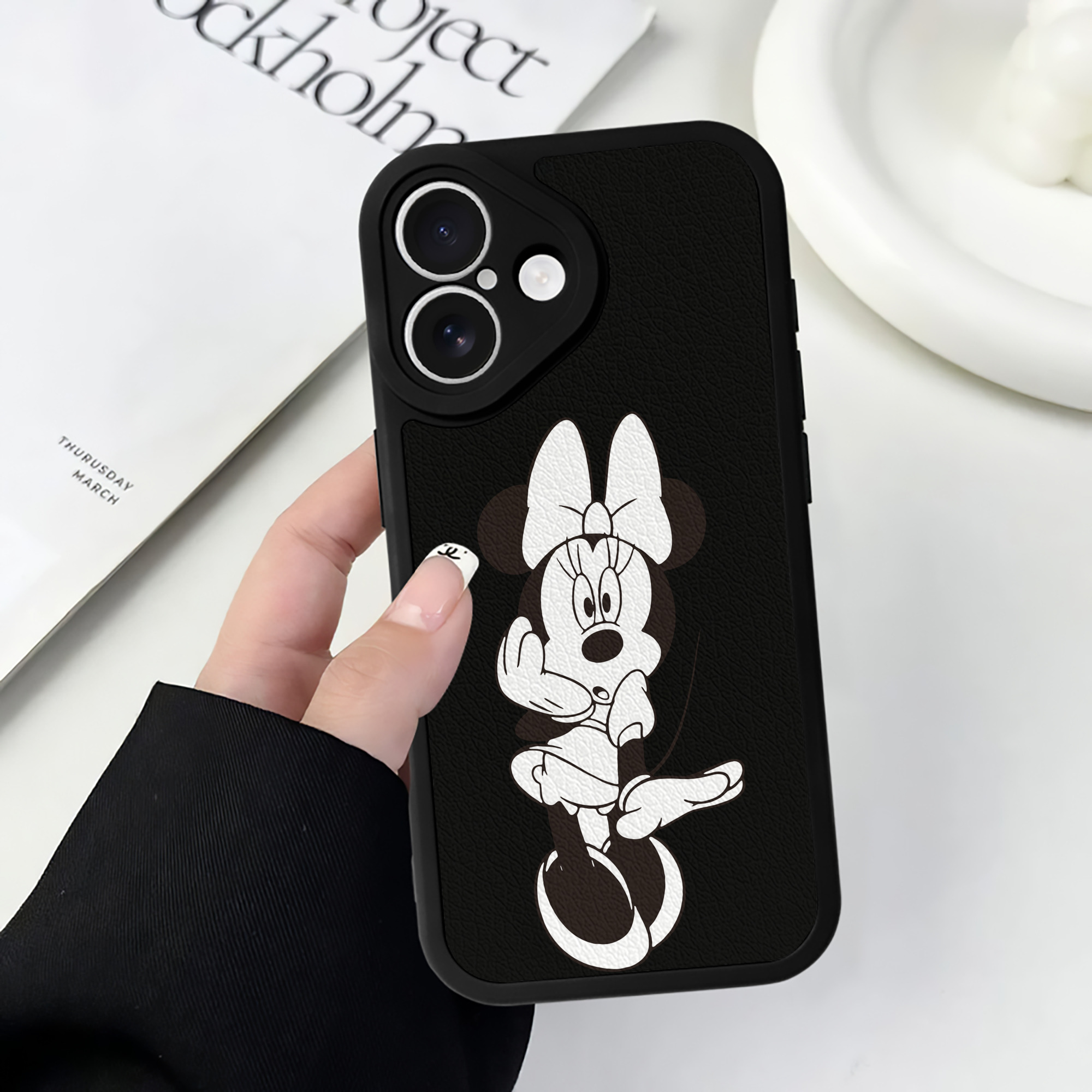 （画像用） ミッキーマウス Mickey Mouse 【iPhone 16シリーズ対応】シリコンスマホケース（レザー調） 材質：シリコン